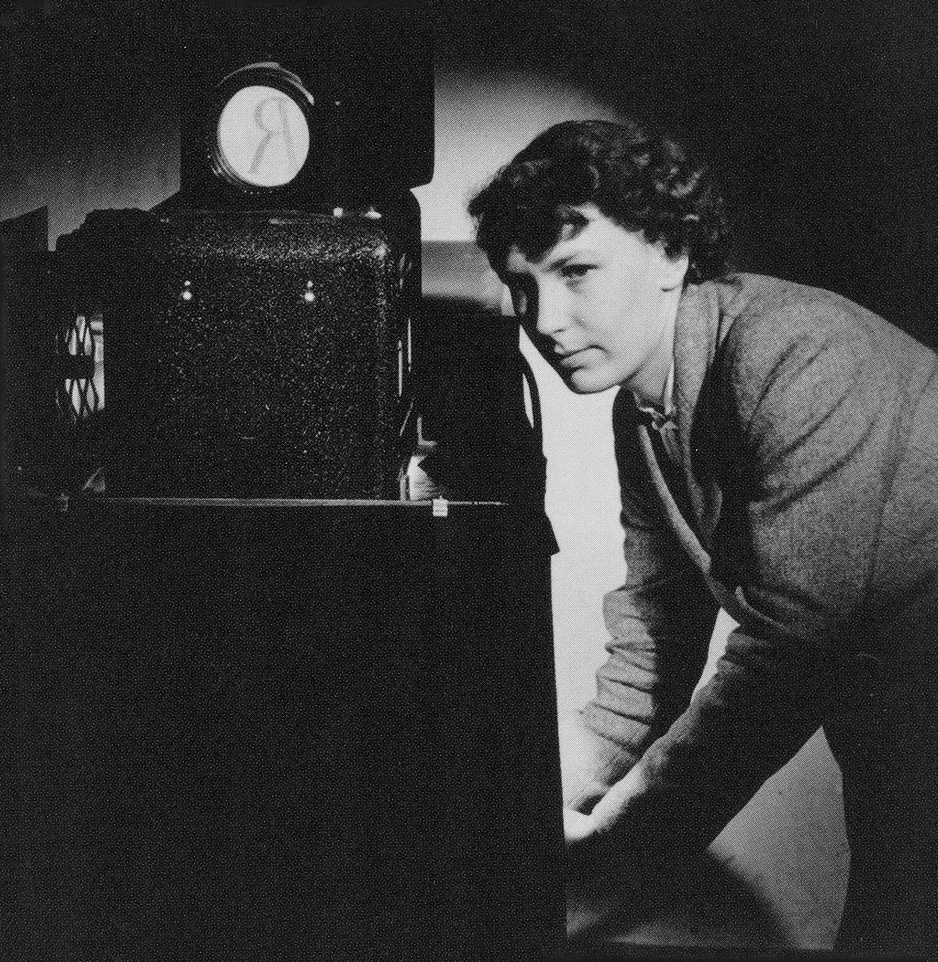 Patricia Saunders using the enlargement camera at Monotype’s Type Drawing Office, 1955.